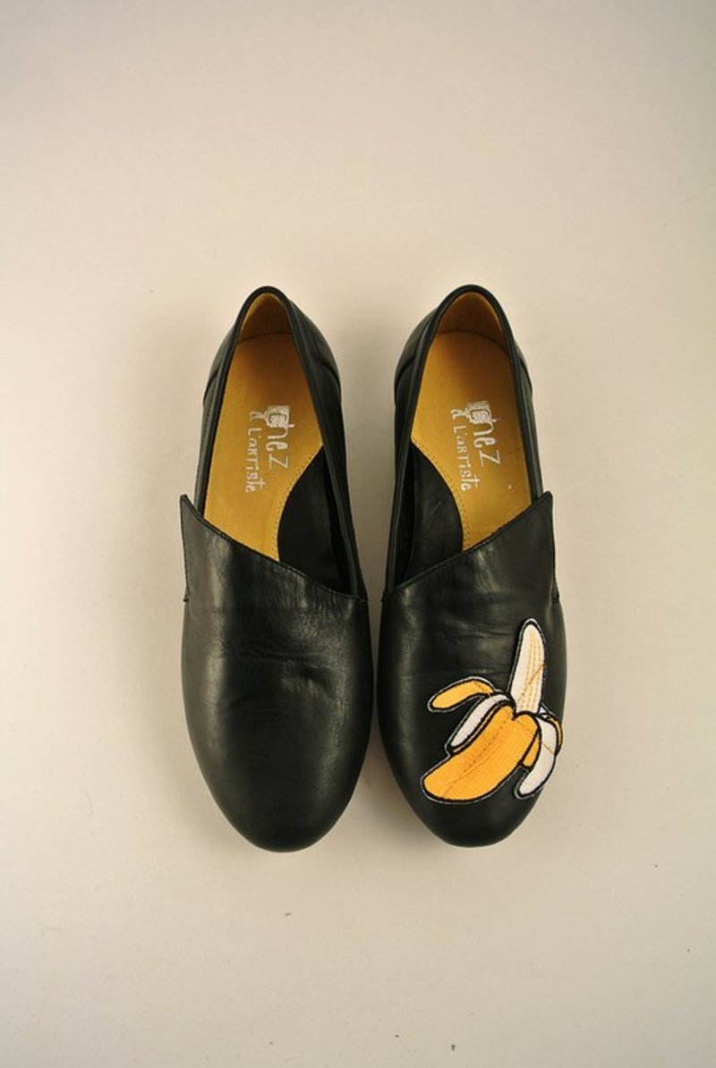 五秒后开门。软羊漆皮一脚穿走路平底鞋。　(香蕉黑) 大方出走 - 女款休闲鞋 - 真皮 黑色