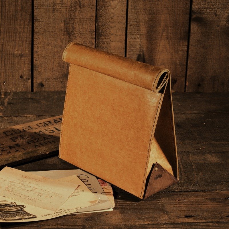 【ADOLE】蜡纹布仿古皮革-午餐袋造型复古包 - 其他 - 其他材质 咖啡色