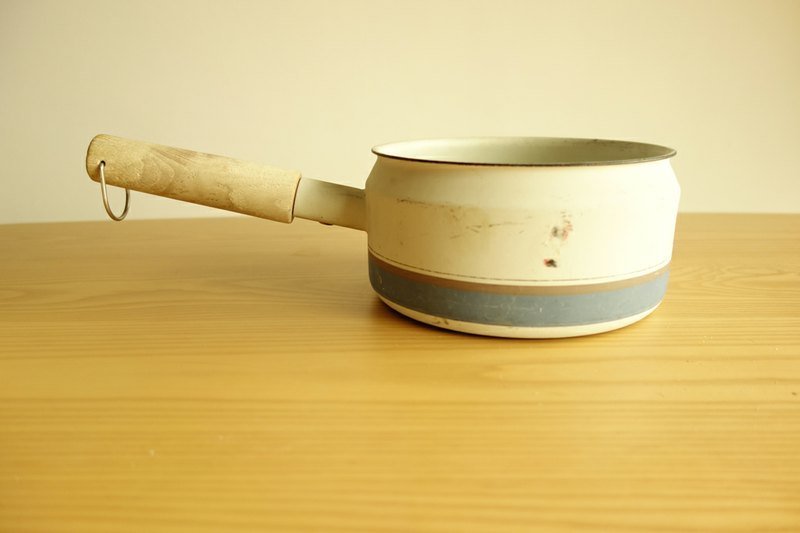母亲节礼物-K-01-0014 简约蓝带老铸铁柚木把锅 - 厨房用具 - 其他金属 白色