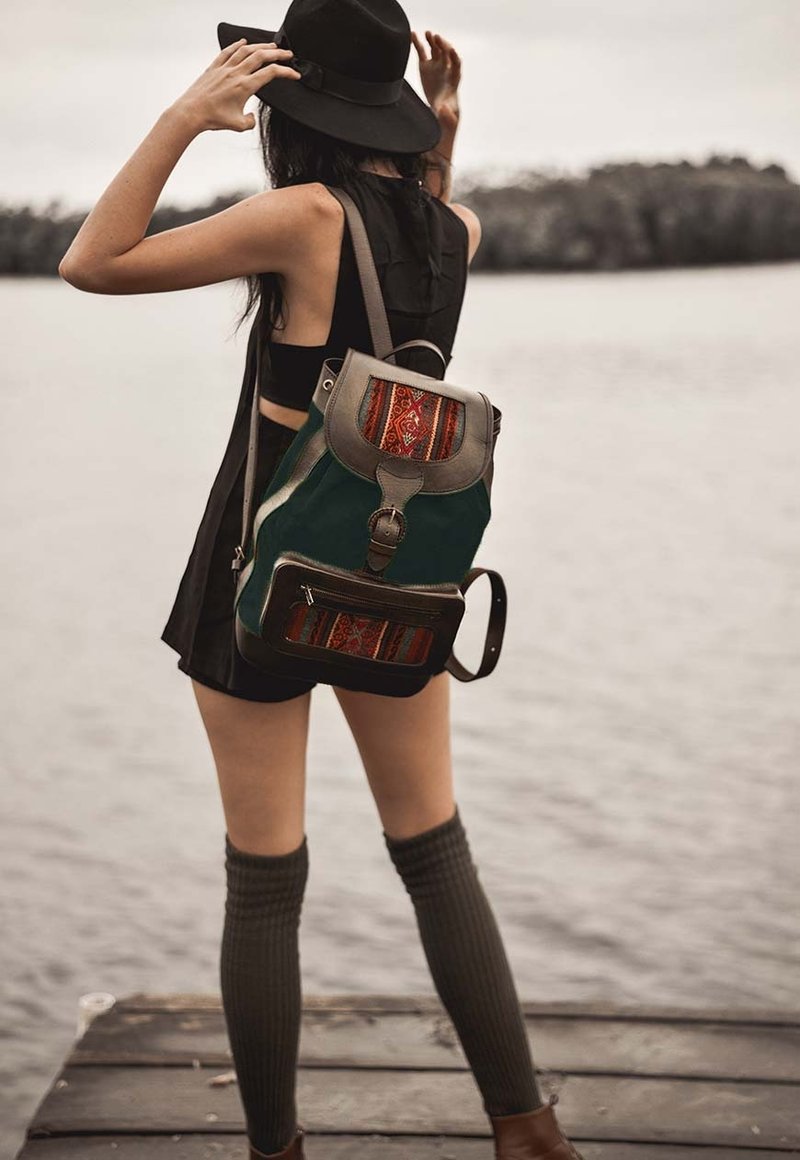 Manolo 绒面织纹双肩包 墨绿 - 后背包/双肩包 - 真皮 绿色