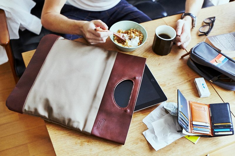 日系品牌包包推荐 真皮尼龙手拿包 仅有蓝色 绝版优惠 Made in Japan by CLEDRAN - 手拿包 - 真皮 咖啡色