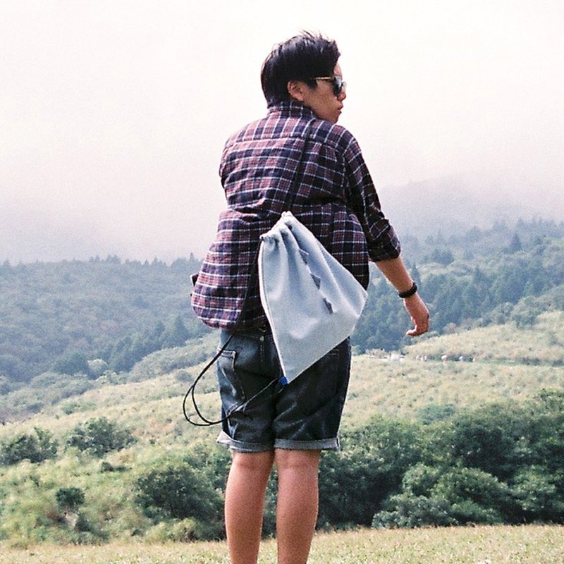 【 出清品 】小怪兽帆布束口袋 / 浅蓝色海盐怪 / - 束口袋双肩包 - 其他材质 蓝色