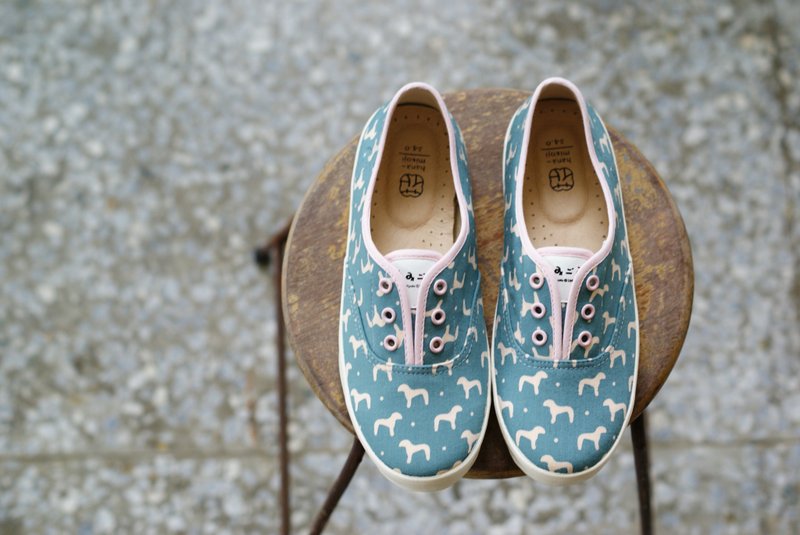 【七月小惊喜：运命の靴】限定出清鞋/稚春日/蓝绿小花马花布/23.5号/只有一双 - 女款休闲鞋 - 其他材质 蓝色