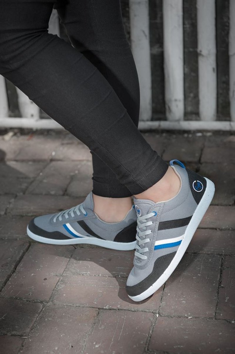 FYE法国环保鞋  中灰/蓝色 台湾宝特瓶环保休闲鞋 (再回收概念,耐穿,不会分解) 女生款---青春·活力。 - 女款休闲鞋 - 其他材质 灰色