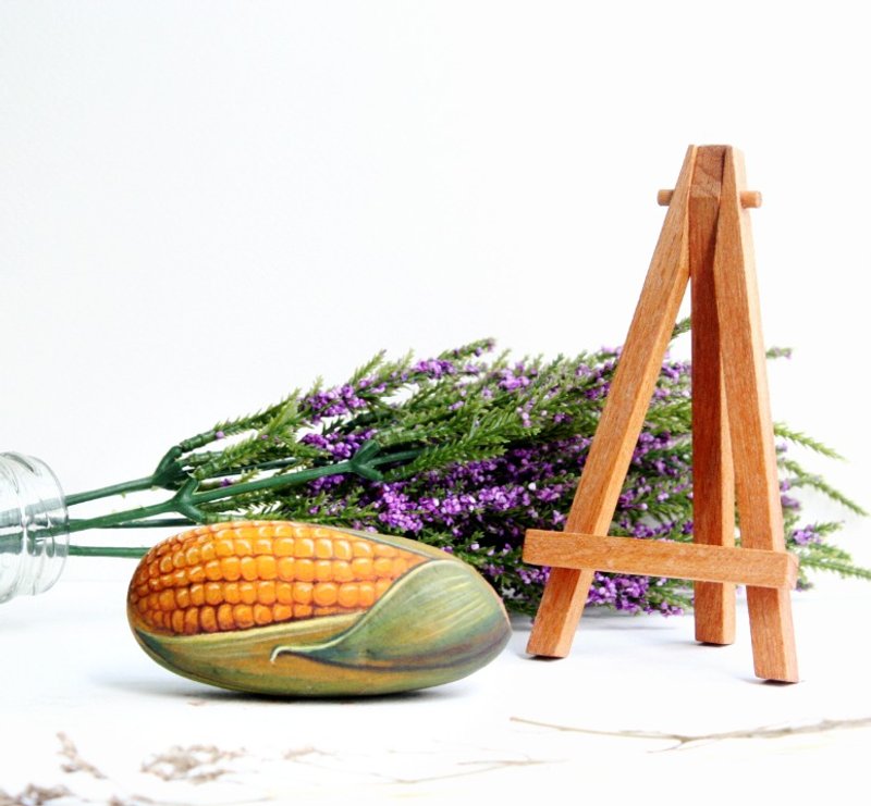 一只黄澄澄的玉米石头插画 - 植栽 - 植物．花 黄色