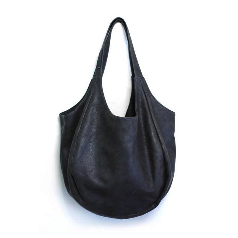 黑-立体剪裁牛皮肩背包{六片牛皮拼接而成} size L - 侧背包/斜挎包 - 真皮 黑色