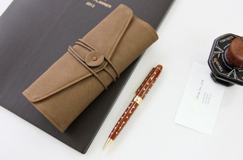 韩国Antenna Shop 经典皮革 摺叠收纳 绑带 原子笔 铅笔 刷具 卷线铅笔袋 - 铅笔/自动铅笔 - 其他材质 咖啡色