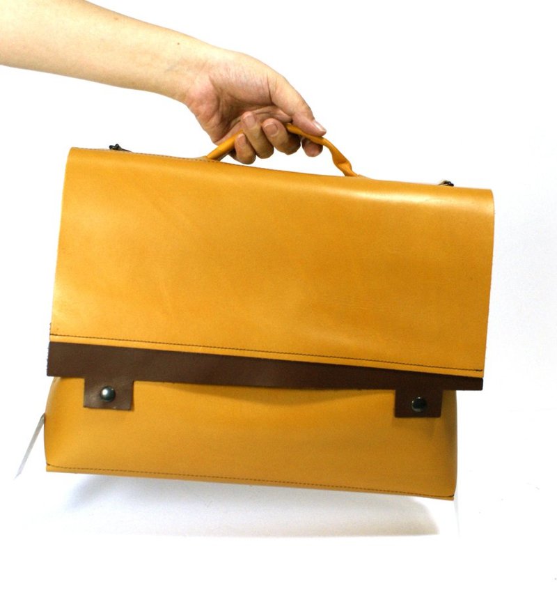 SAC CARTABLE(玉米黄色) - 侧背包/斜挎包 - 真皮 