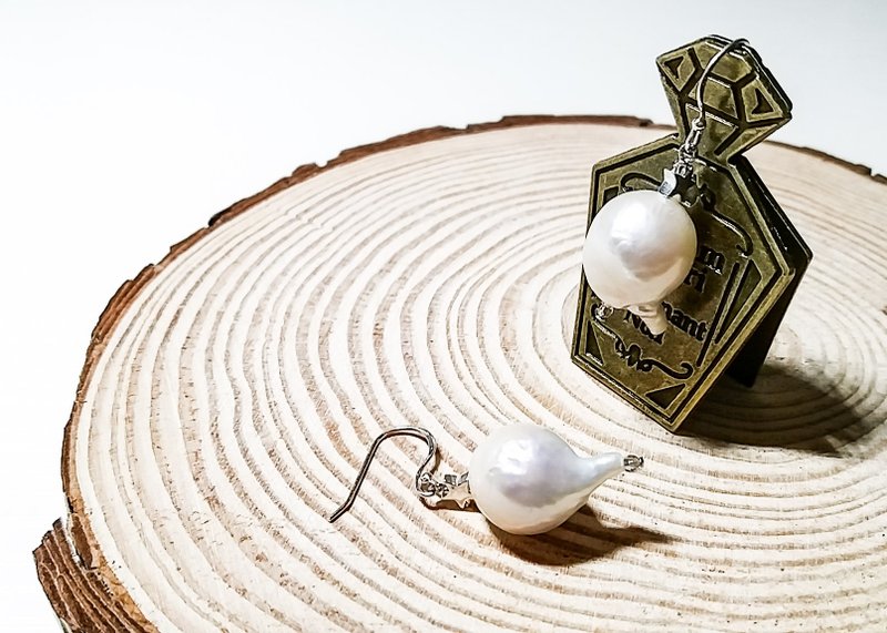 亲密对话中：对话泡泡天然异形珍珠和小星星纯银耳环[日系/可爱/情侣/浮夸/天然/香港制造] - 耳环/耳夹 - 宝石 白色