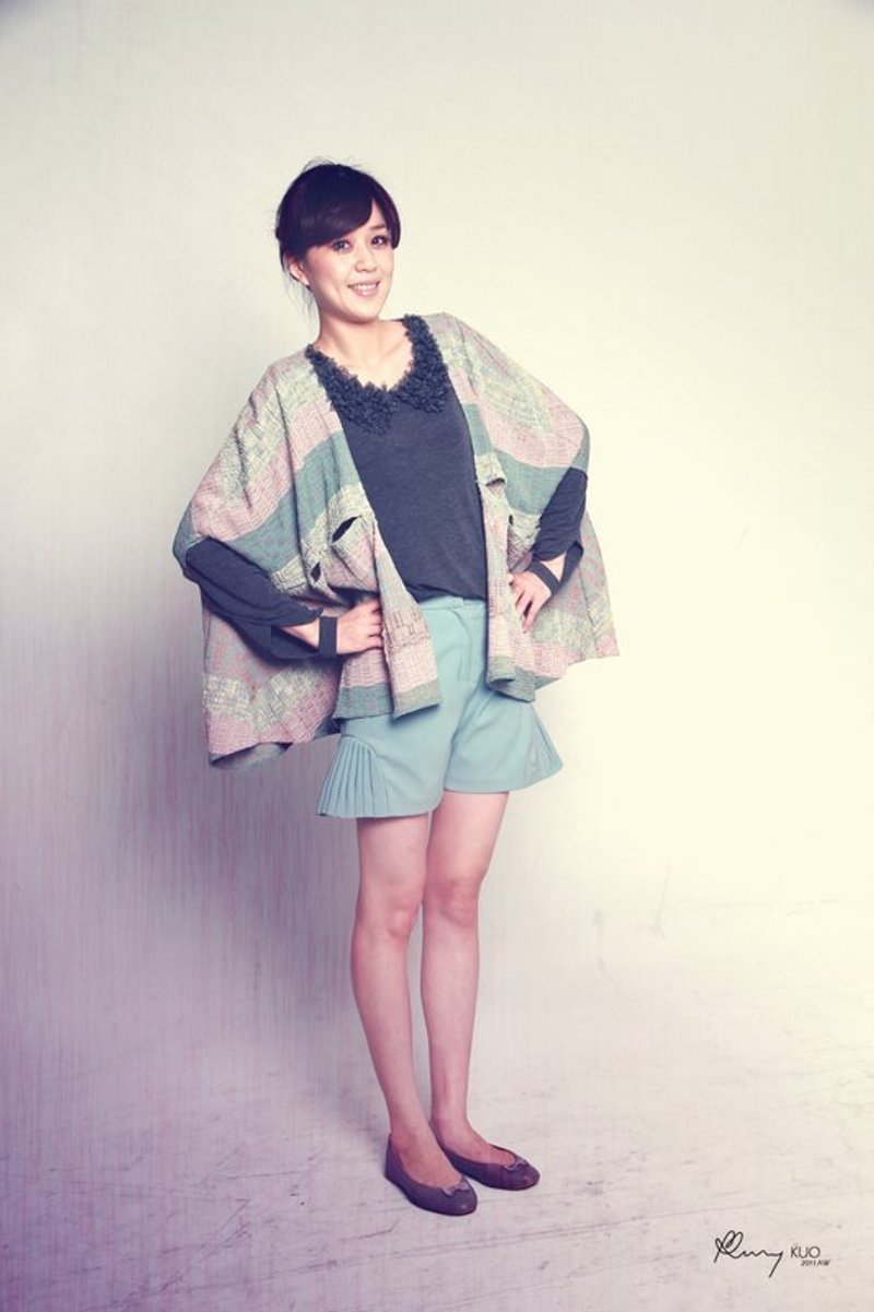 Seine啾啾格纹披风 - 女装休闲/机能外套 - 其他材质 多色