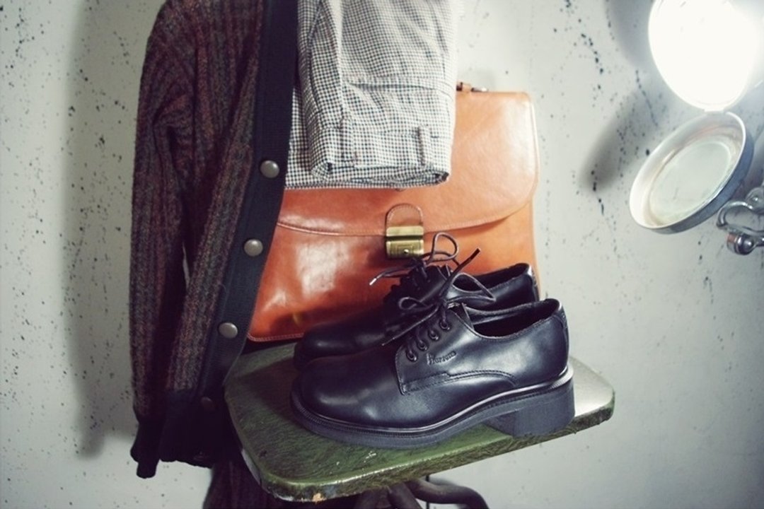 ~后菜园~二手古着英伦 Dr.Martens 黑色四孔德比鞋(尺码UK4号可穿) VINTAGE/USED/MOD'S - 女款休闲鞋 - 真皮 黑色