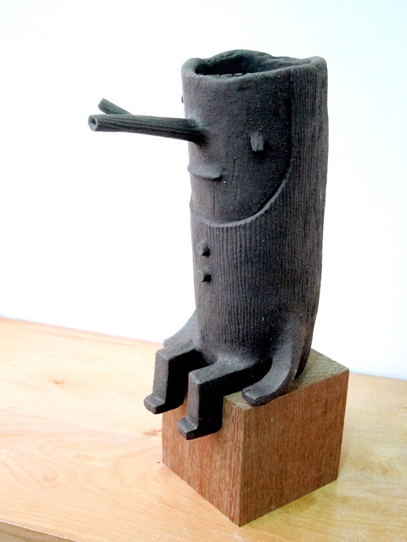 东东想 No.2 / 设计师签名版 - 黑 -摆饰 花器-即将绝版 - 花瓶/陶器 - 陶 黑色