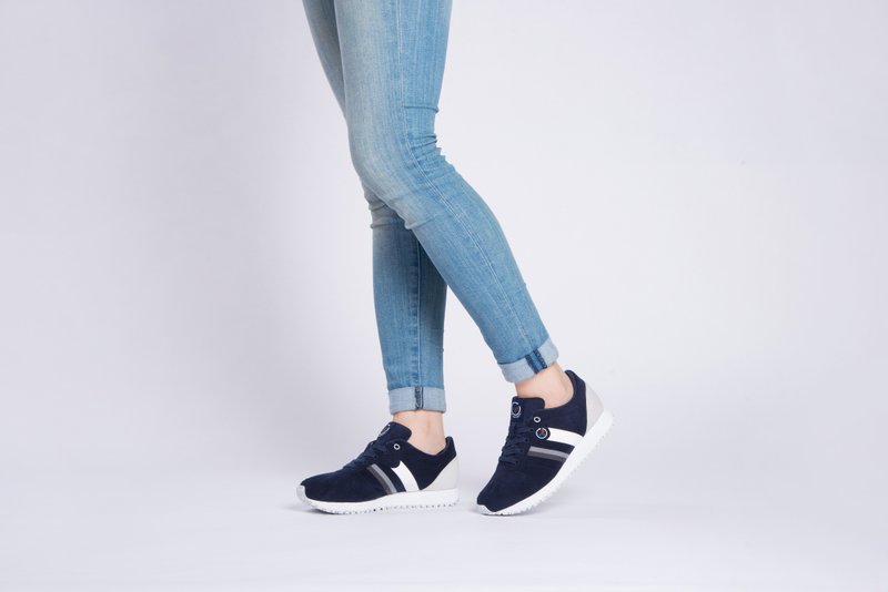 宝特瓶制休闲鞋  La Champenoise 复古慢跑鞋    深蓝色   女生款 - 男款运动鞋/球鞋 - 环保材料 蓝色