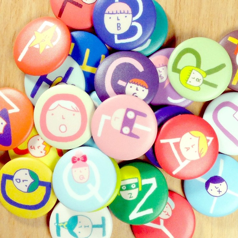 小字母徽章 / 共26款 / A-Z - 徽章/别针 - 塑料 多色