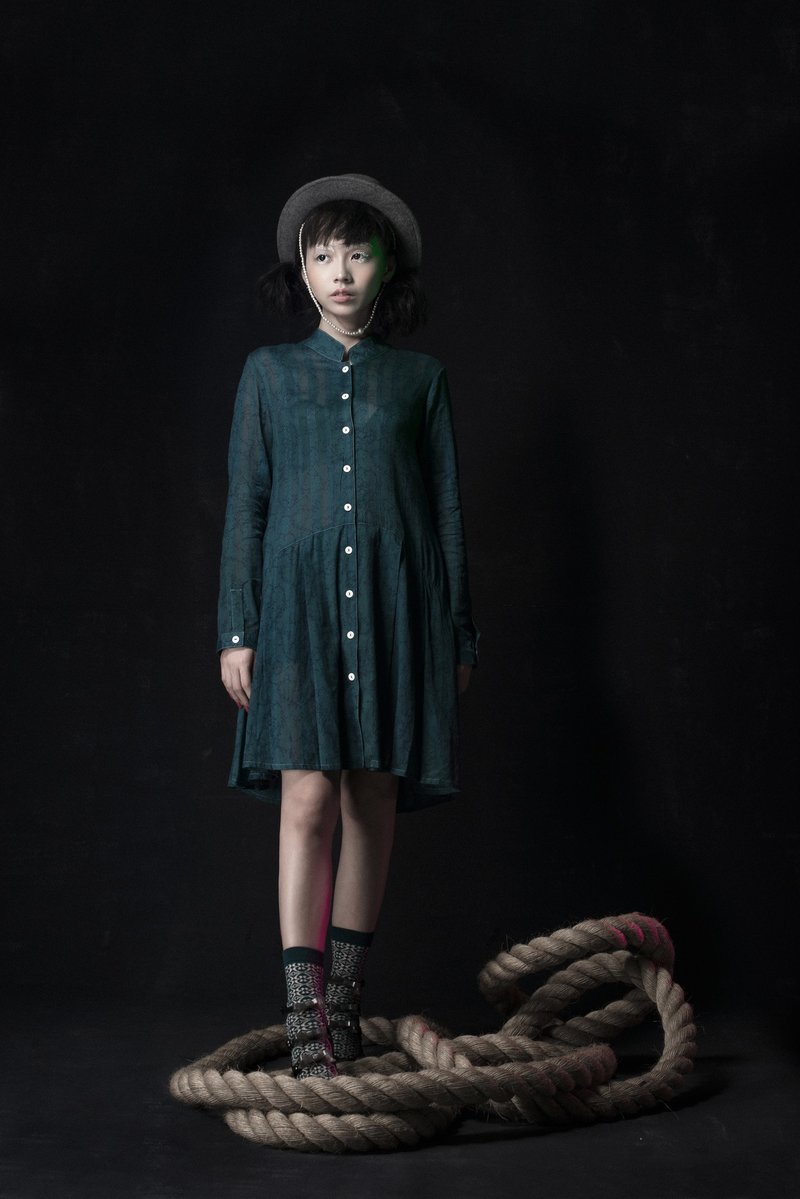 ｛Little Treasure｝A mad tea party墨绿公爵衬衫洋装 - 洋装/连衣裙 - 棉．麻 绿色