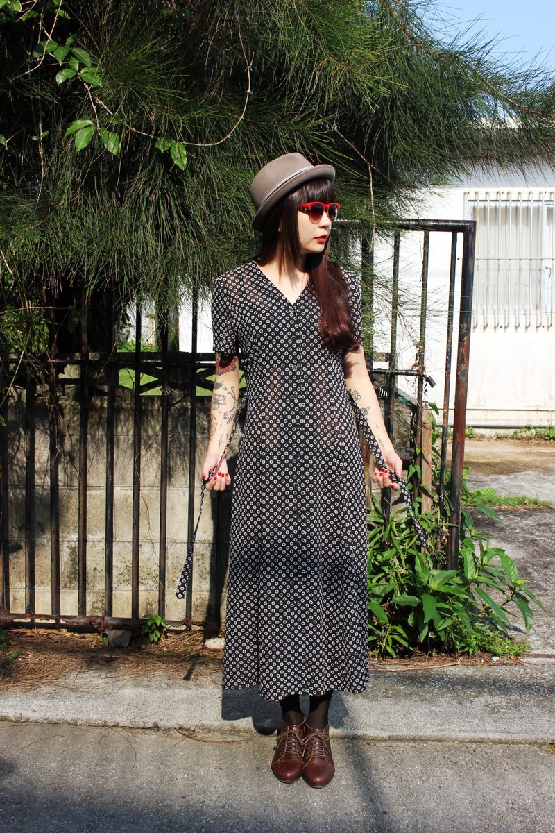 F719(Vintage)黑色附腰绑带长版排扣白色点点小花短袖古着洋装 - 洋装/连衣裙 - 其他材质 黑色