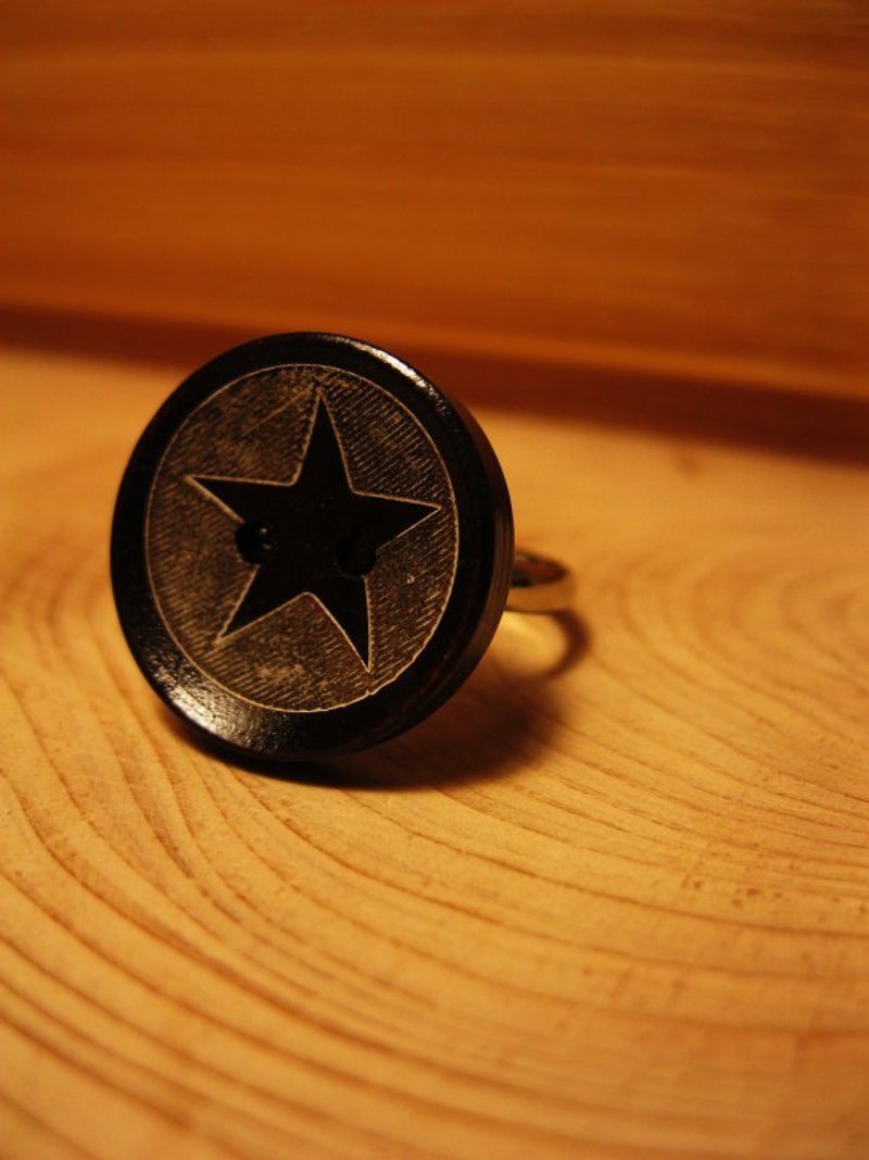 钮扣戒●星星●深咖色木质钮扣●中 - 戒指 - 其他材质 咖啡色