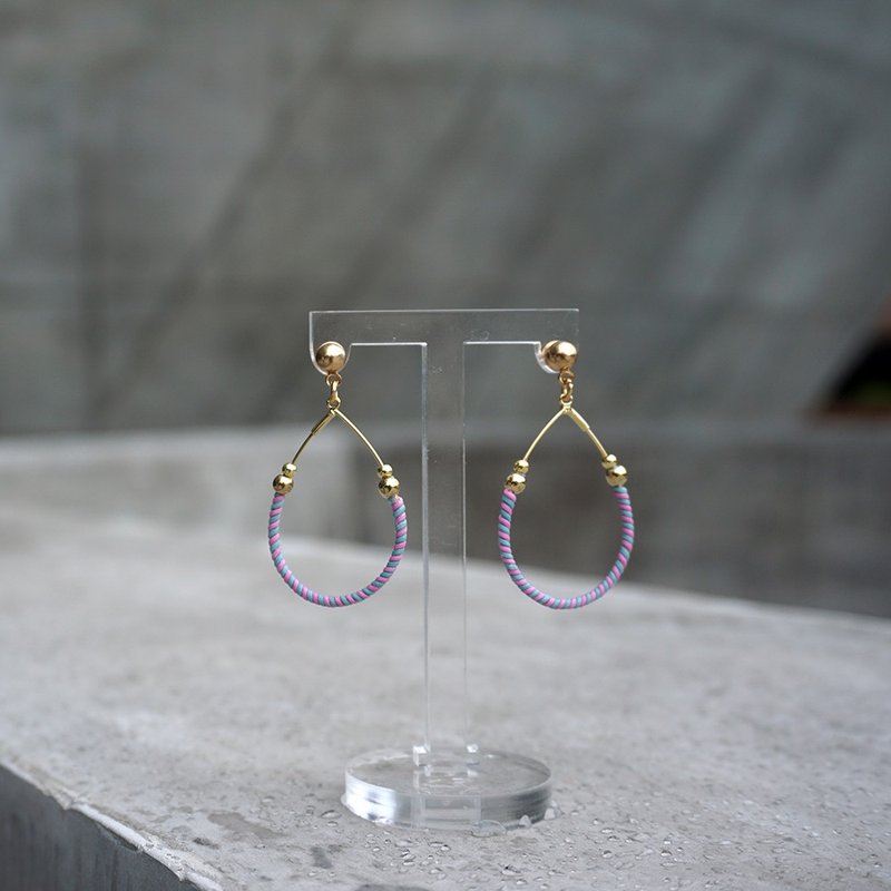 粉红粉蓝水滴编织耳环 by Studdedheartz - 耳环/耳夹 - 其他材质 多色