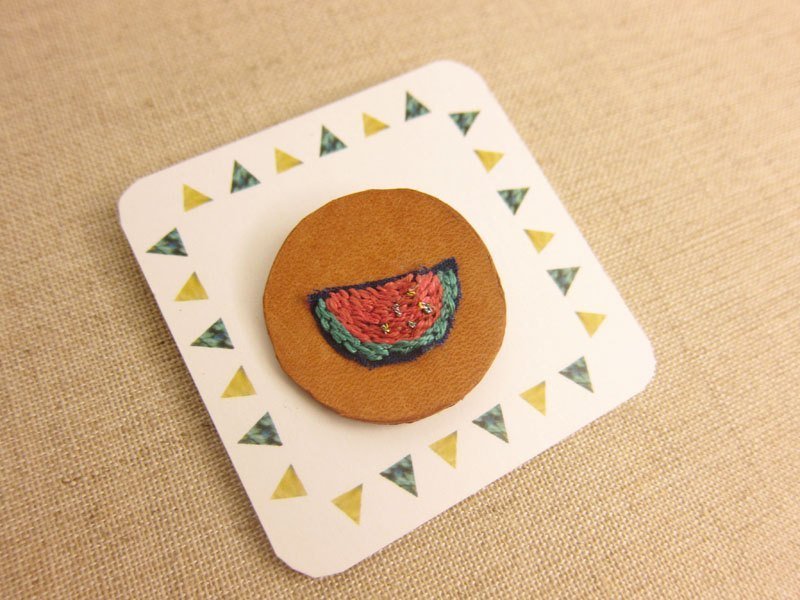 红色圆西瓜刺绣小别针 - 胸针 - 真皮 红色