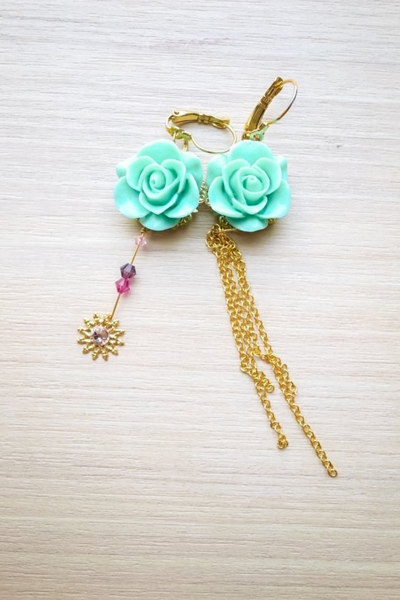 枯木&CryWood  女孩看见绿玫瑰  不对称耳环 - 耳环/耳夹 - 其他材质 绿色