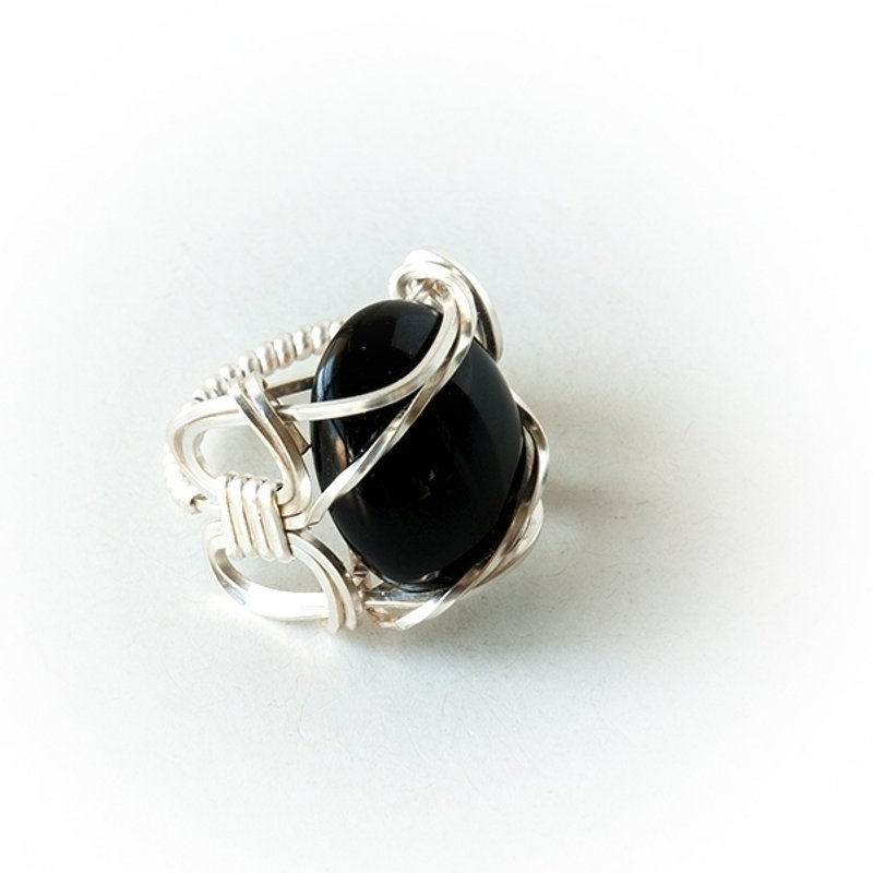 椭圆蛋面戒(邃黑) /金属线/皮革物/手作/ - 戒指 - 其他材质 