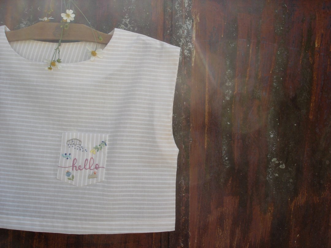 Stripe sleeveless top with hello pocket - 女装背心 - 棉 卡其色