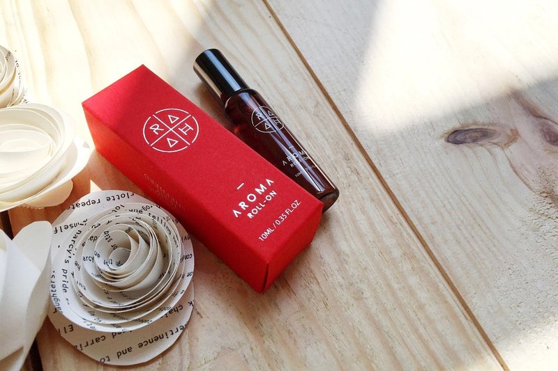 玫瑰(嫩白精华油) 玫瑰精油 - 化妆水/喷雾 - 植物．花 红色