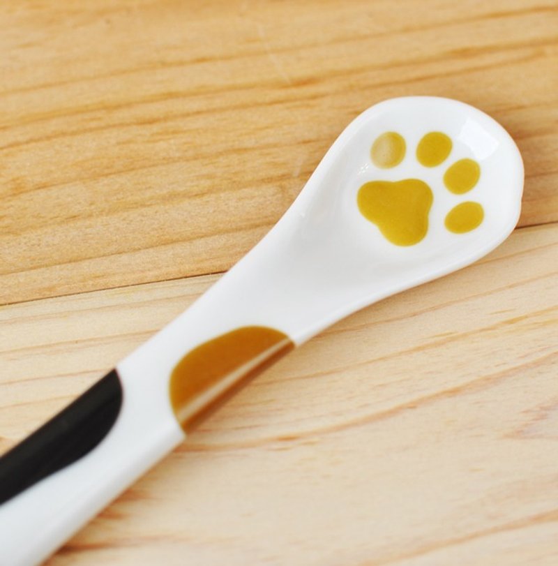 【日本Decole】餐桌小物系列 猫掌肉球陶器汤匙★三毛猫款 - 餐刀/叉/匙组合 - 其他材质 白色