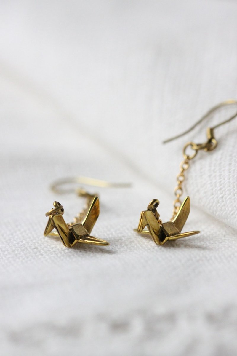 Origami bird paper earrings by linen. - 耳环/耳夹 - 铜/黄铜 