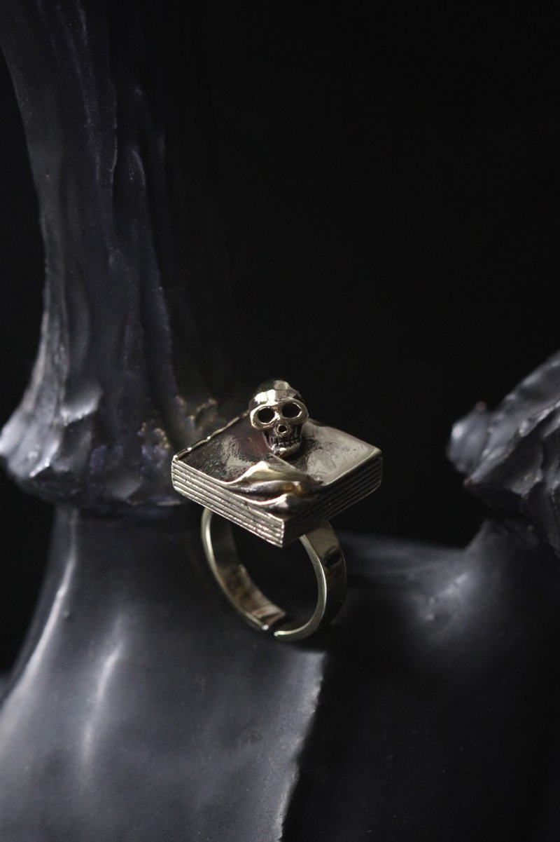 Skull on A Book Ring by Defy / Original Design Jewelry. - 戒指 - 其他金属 