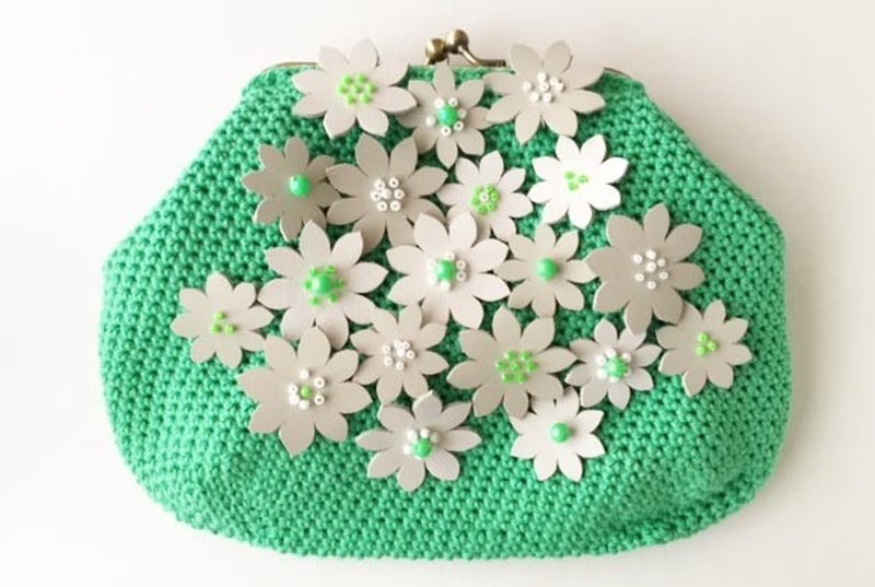 Green flower pouch - 化妆包/杂物包 - 其他材质 绿色