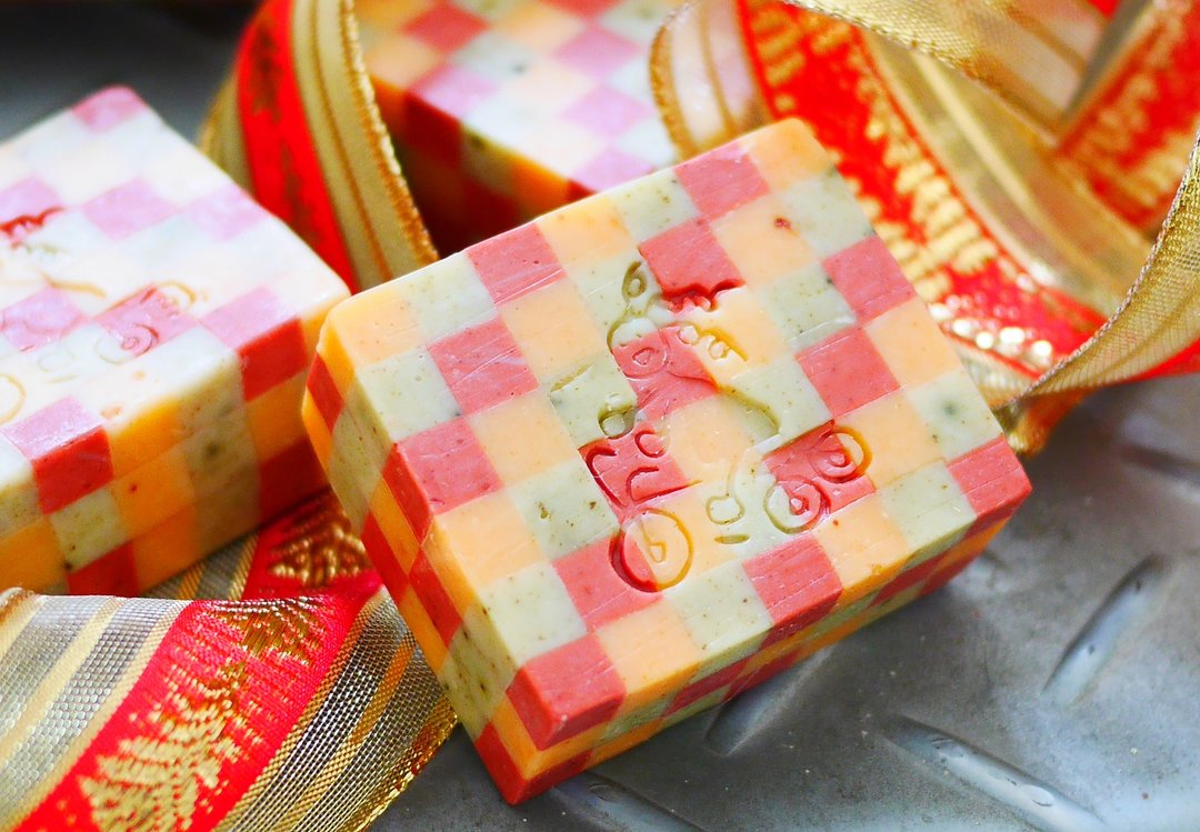 爆炸头小孩--handmade soap 佛手柑马赛克洗颜皂‘皂。手工皂せっけん’石鹸 - 沐浴用品 - 其他材质 红色