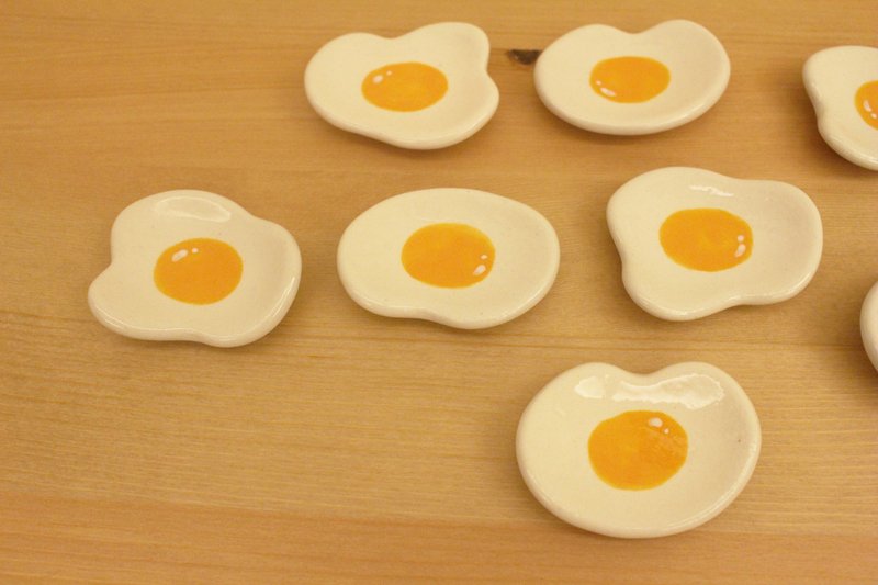 生日礼物  元气荷包蛋手捏筷架小碟 单个 - 餐垫/桌巾 - 其他材质 多色