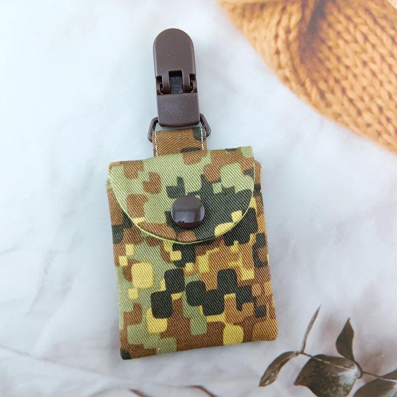 数位迷彩。平安符袋 (可绣名字) - 平安符/符袋 - 棉．麻 咖啡色