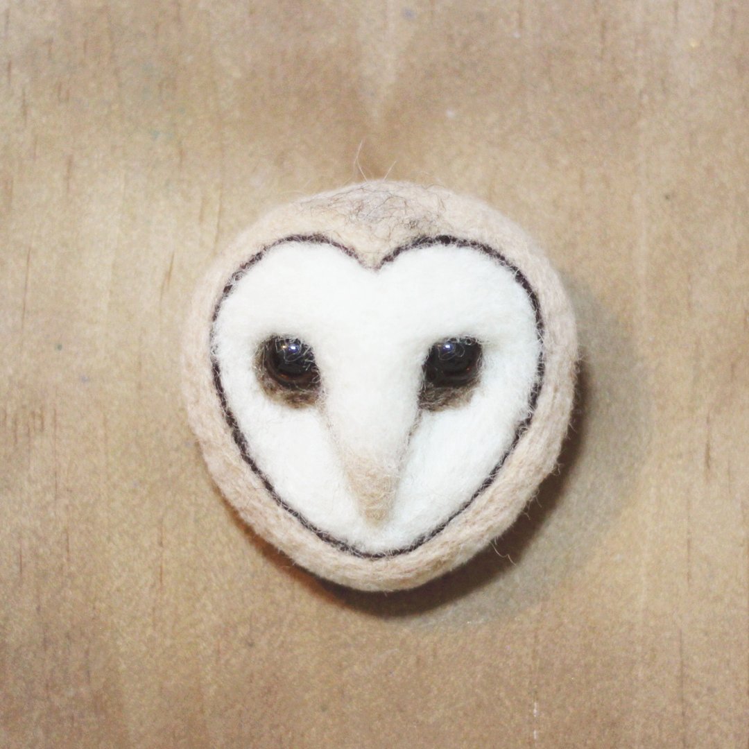 羊毛毡猫头鹰胸针/羊毛毡别针Owl brooch ふくろう (仓鸮) - 胸针 - 羊毛 金色