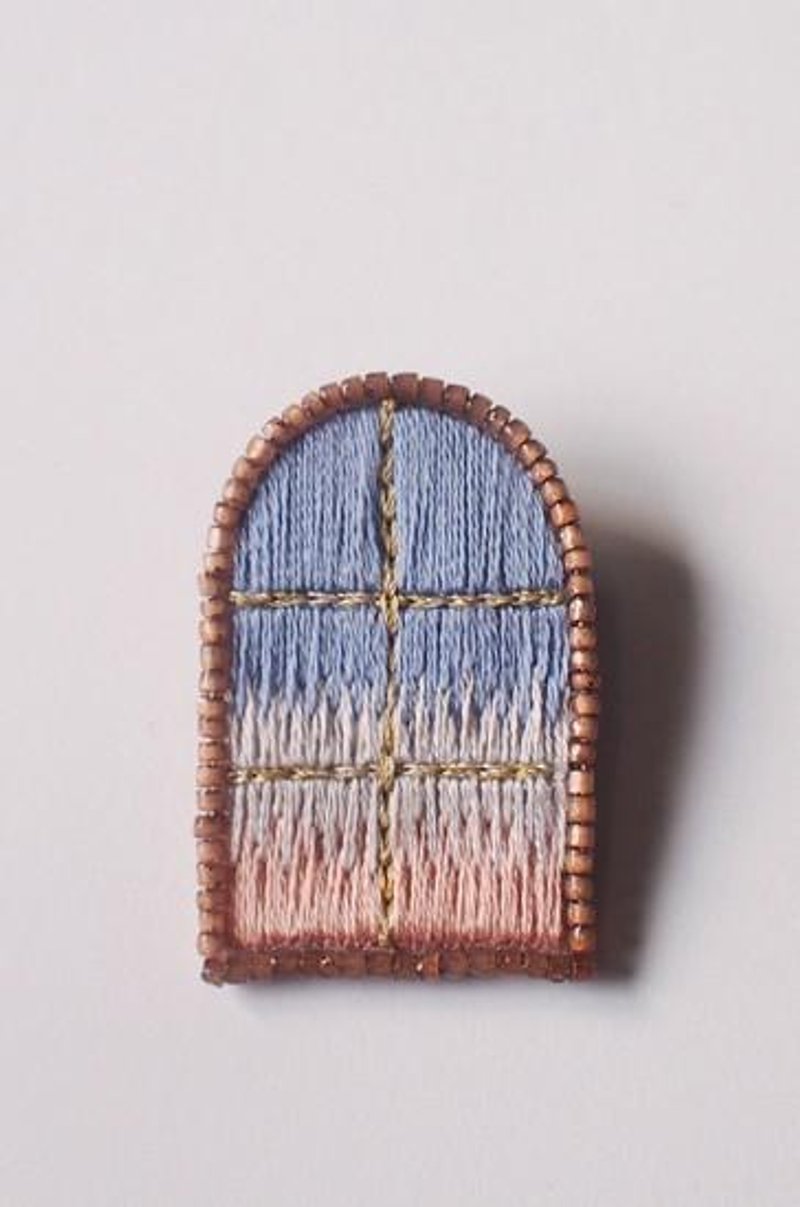 window brooch "magic time" - 胸针 - 其他金属 
