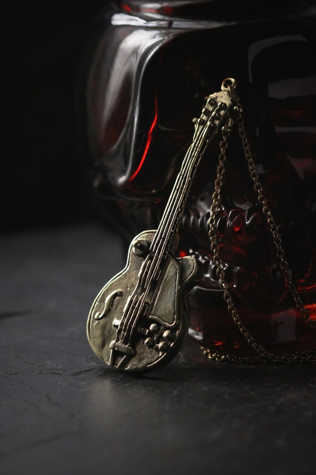 Guitar Charm Necklace by Defy. - 项链 - 其他金属 