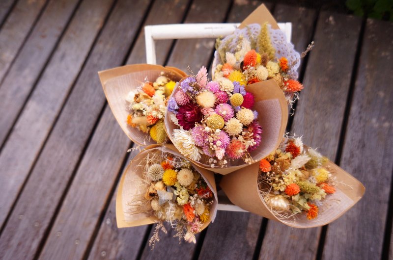 ‘麋花Amor Floral ’散播幸福小花束(两色)/婚礼小物 伴娘小礼 婚纱拍照道具 送礼 生日礼物 毕业小花束 - 植栽/盆栽 - 植物．花 多色