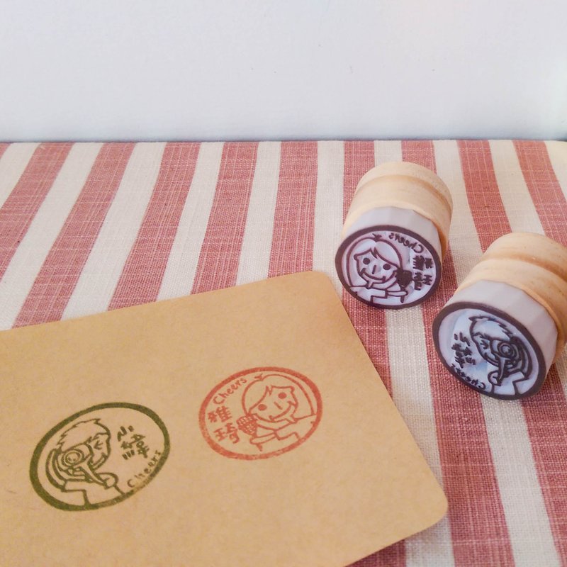 全订制 | 手刻姓名小圆章 (两个一组) (可加购小印台) - 印章/印台 - 木头 咖啡色