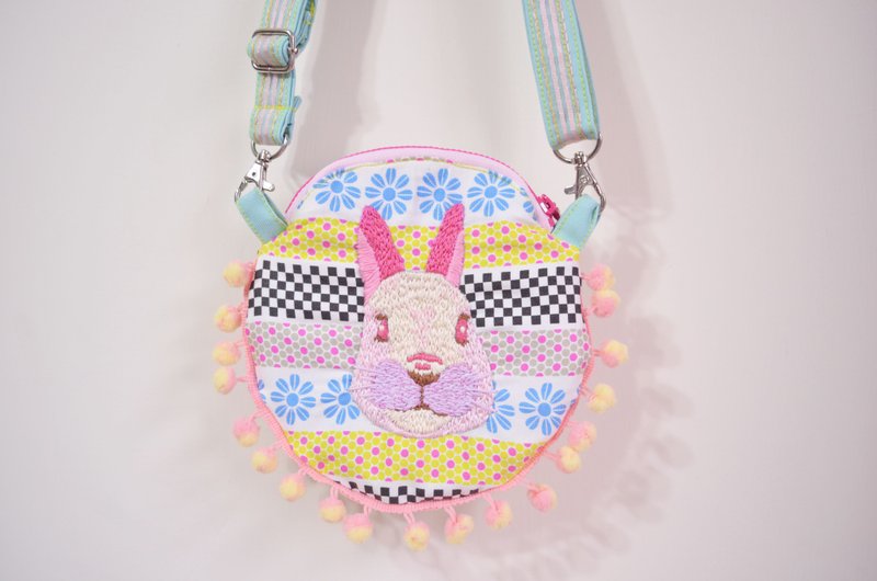 白兔小姐刺绣圆片包 - 侧背包/斜挎包 - 绣线 粉红色