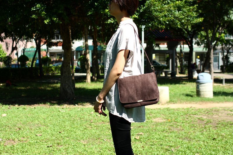 Chez。方圆系列　方圆十里－深咖可可 - 侧背包/斜挎包 - 聚酯纤维 咖啡色