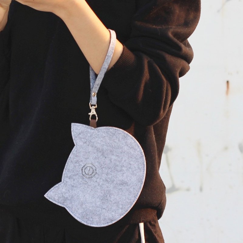 羊毛毡猫咪随身包Portable package/附手腕带-Light gray cat浅麻灰猫 - 化妆包/杂物包 - 羊毛 灰色