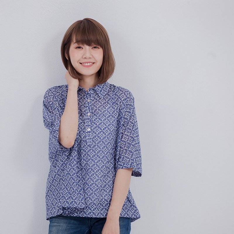 Bess 半襟摺袖上衣/窗花蓝 - 女装上衣 - 棉．麻 蓝色