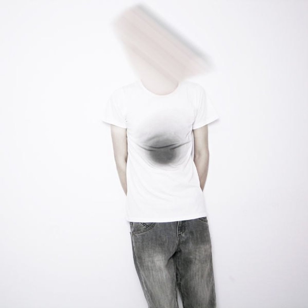 I . A . N Design  无底洞  有机棉短袖T恤 Organic Cotton - 中性连帽卫衣/T 恤 - 棉 白色