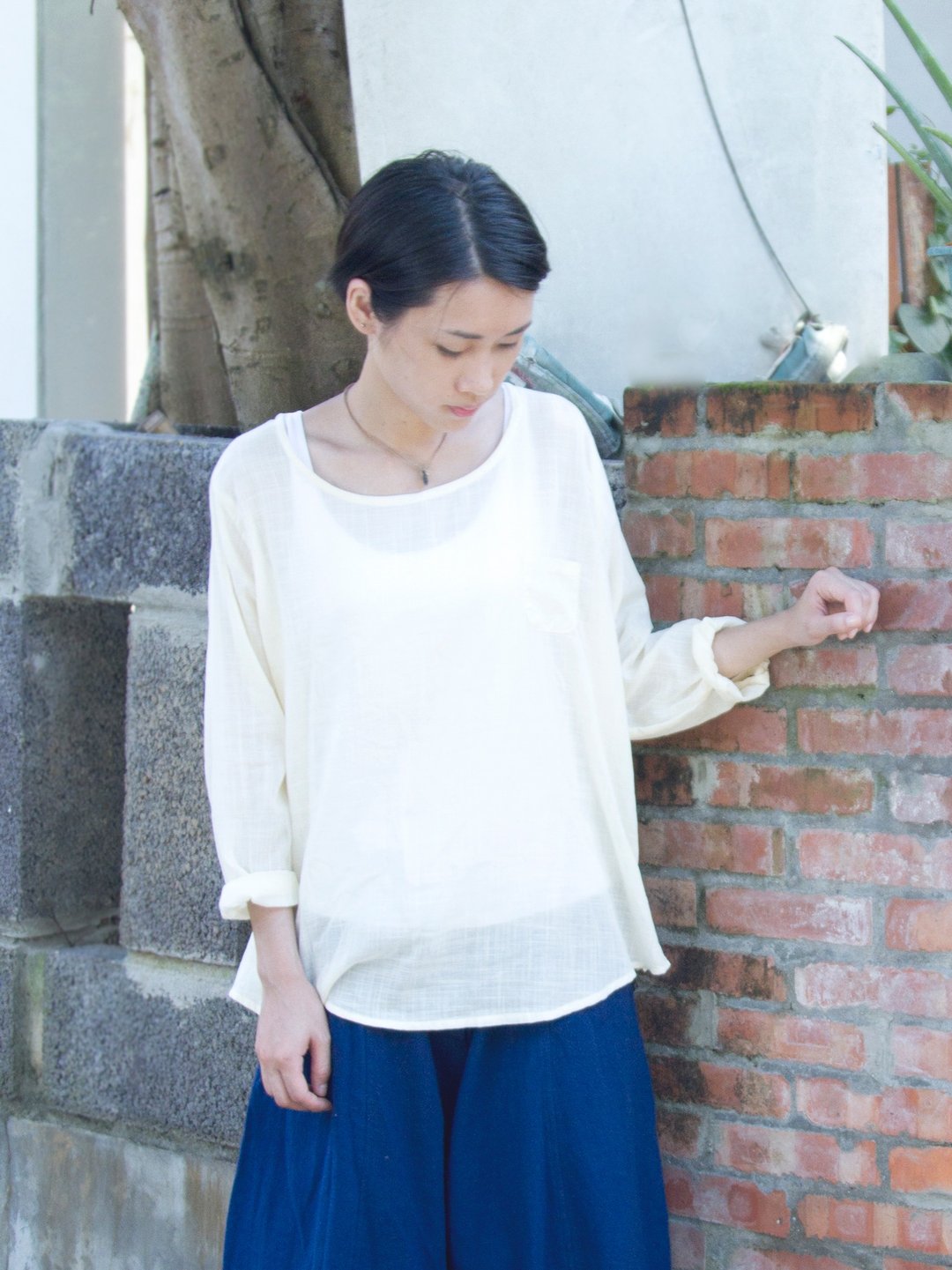 HB胸前口袋透肤薄长袖上衣  ＊＊＊＊剩米白＊＊＊＊ - 女装上衣 - 棉 蓝色