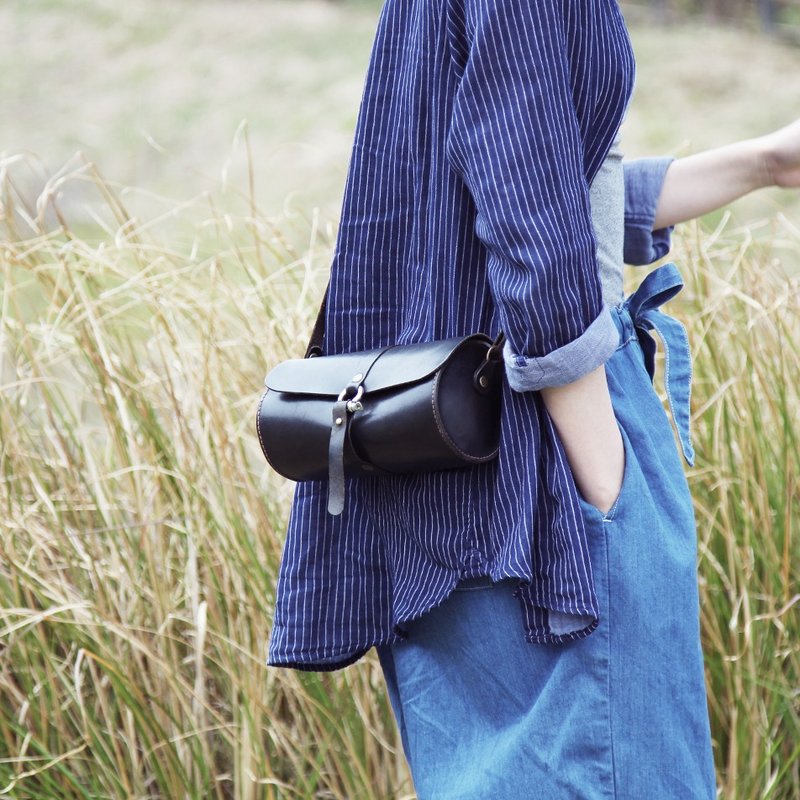 真皮圆筒斜背包 手机钥匙钱包 日常小包 轻盈出游 植鞣革手工皮件 - 侧背包/斜挎包 - 真皮 