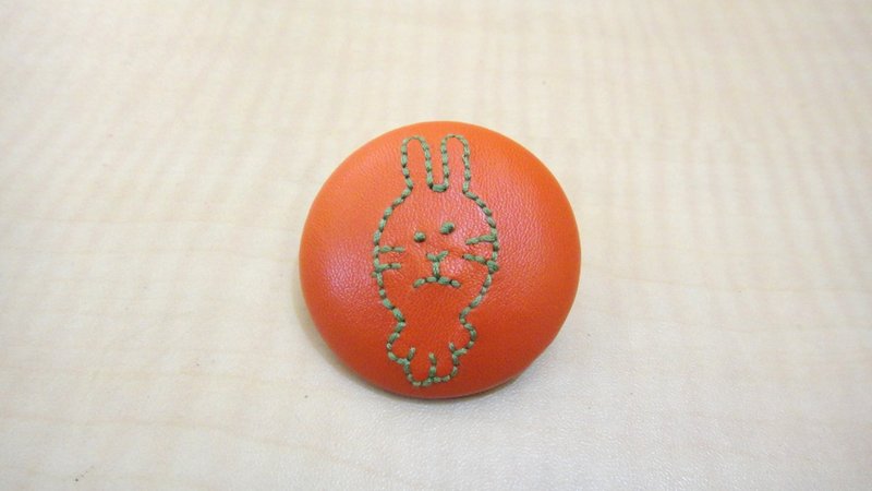 手感皮革包扣别针-小白兔 - 胸针 - 真皮 橘色