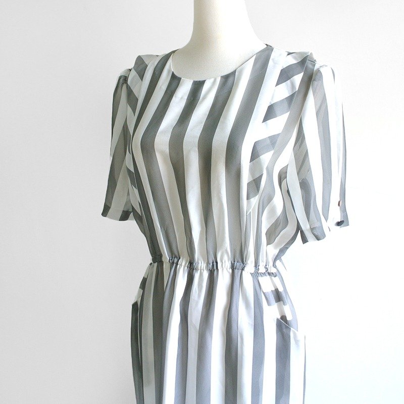 │Slowly│灰白线条.率性-古着洋装│日本制.vintage.洋装.森林复古.文艺.日本女孩.古典.甜美.雪纺 - 洋装/连衣裙 - 其他材质 灰色