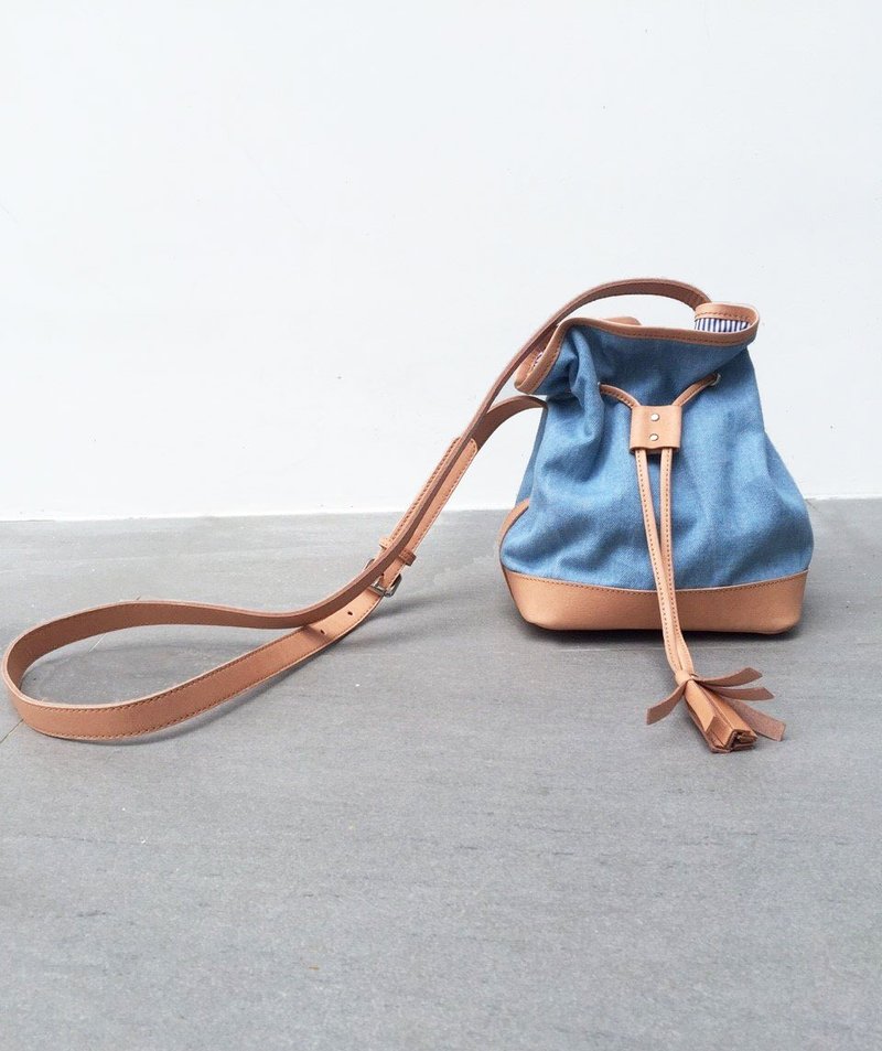 Mini Tassel Bucket Light Denim - 侧背包/斜挎包 - 真皮 蓝色