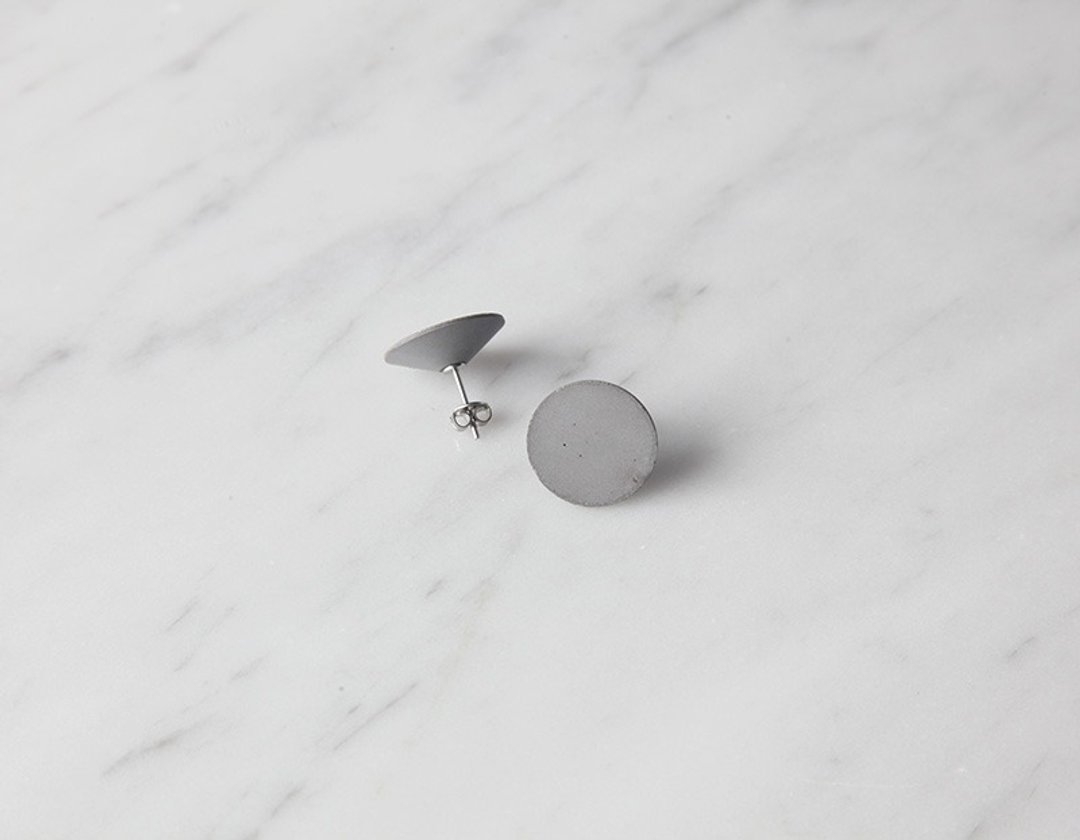 22DesignStudio＿水泥耳环-concrete mirror flat - 耳环/耳夹 - 水泥 灰色